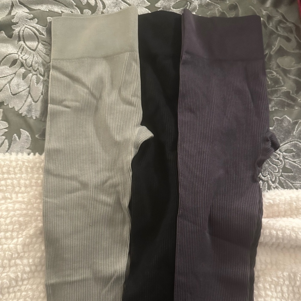 3 pairs of leggings